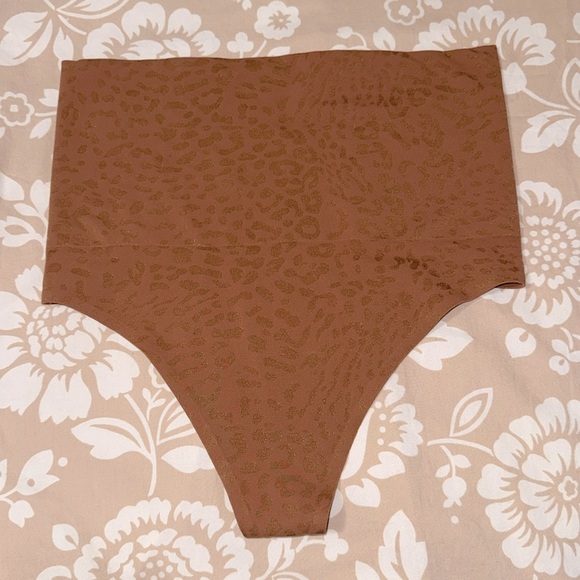 Victoria's Secret
High-Waist Seamless Thong Panty - Picture 2 of 4